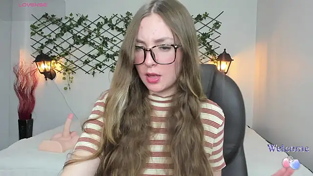 Snapshot of velvet__moon chatting on 23, 4, 2026 velvet moon online show from 23, 4, 2026