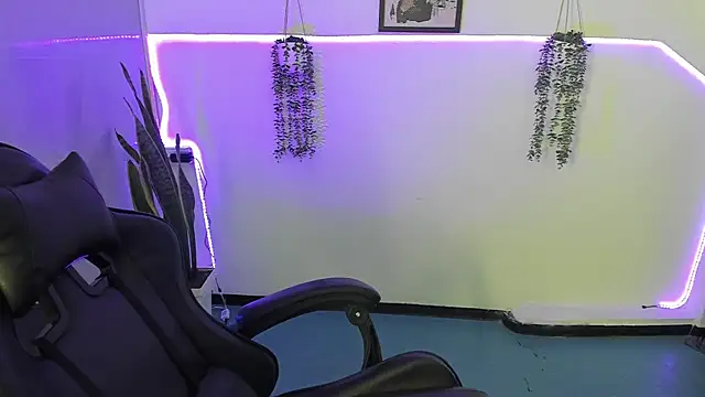 Angie lynn online show from 5, 12, 2025