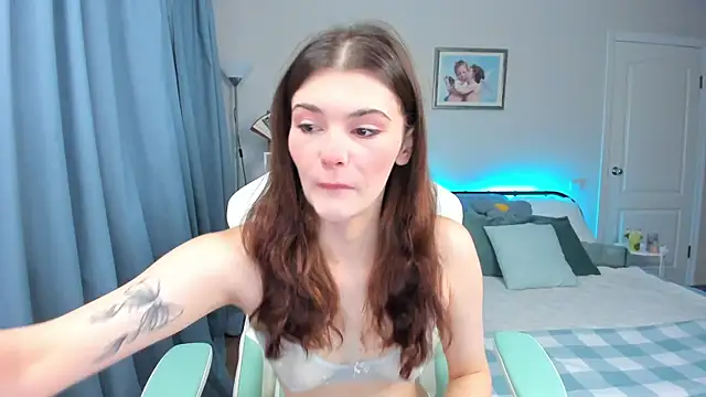 Snapshot of Zoe_Vee chatting on 4, 10, 2025 Zoe Vee online show from 4, 10, 2025