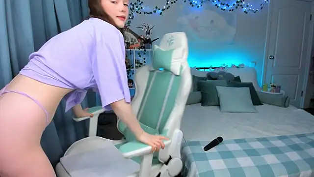 Snapshot of Zoe_Vee chatting on 22, 10, 2025 Zoe Vee online show from 22, 10, 2025