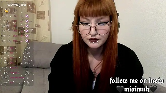 Snapshot of mia__yui chatting on 23, 10, 2025 mia yui online show from 23, 10, 2025