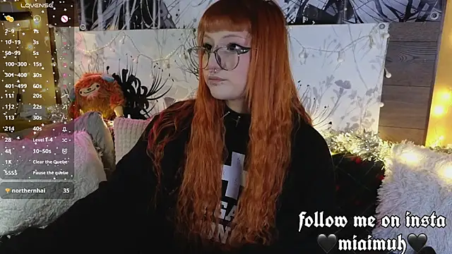 Snapshot of mia__yui chatting on 19, 12, 2025 mia yui online show from 19, 12, 2025