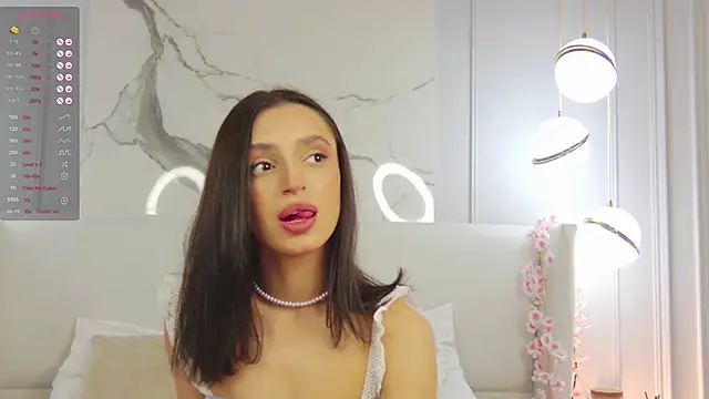 AdoraCortes online show from 9, 11, 2025