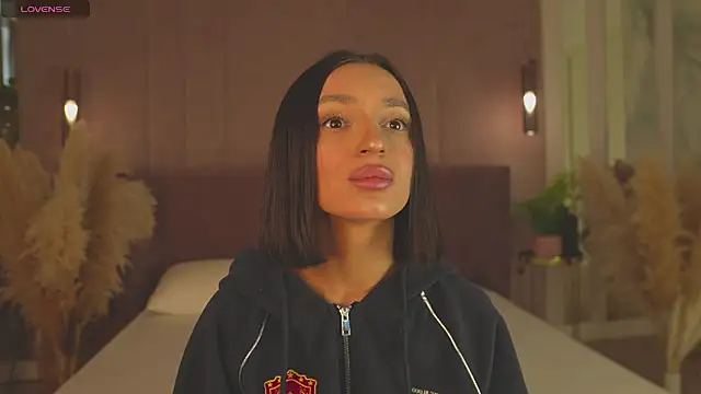 AdoraCortes online show from 15, 4, 2026