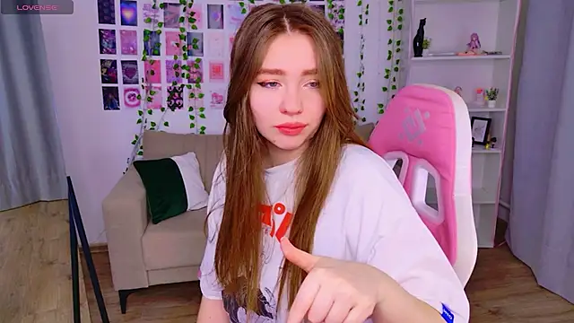 Snapshot of Moon__Bunny chatting on 20, 3, 2026 Moon Bunny online show from 20, 3, 2026