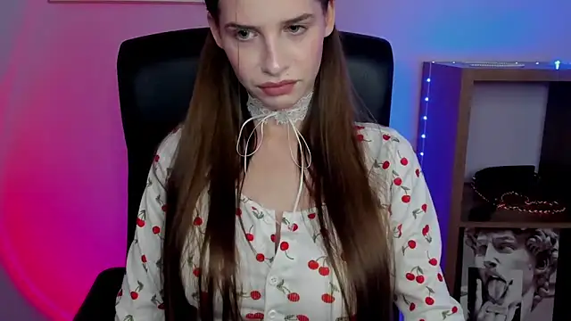 Snapshot of LuxMaya chatting on 12, 11, 2025 LuxMaya online show from 12, 11, 2025