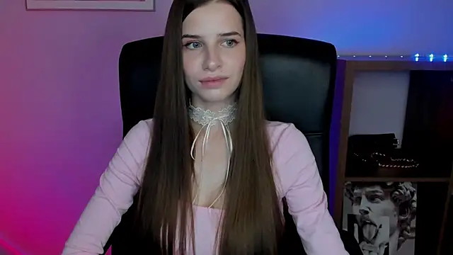 Snapshot of LuxMaya chatting on 17, 12, 2025 LuxMaya online show from 17, 12, 2025