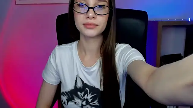 Snapshot of LuxMaya chatting on 12, 2, 2026 LuxMaya online show from 12, 2, 2026