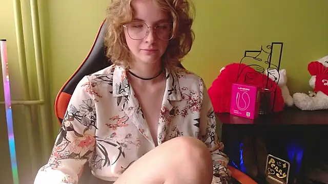 Snapshot of juicyPenny chatting on 21, 6, 2026 juicyPenny online show from 21, 6, 2026