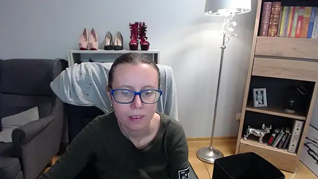 Snapshot of sweetxLizzy chatting on 21, 10, 2025 sweetxLizzy online show from 21, 10, 2025