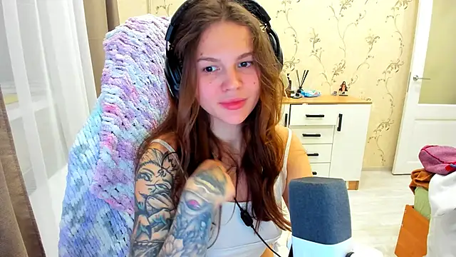 Snapshot of yourdreamm_ chatting on 19, 10, 2025 yourdreamm online show from 19, 10, 2025