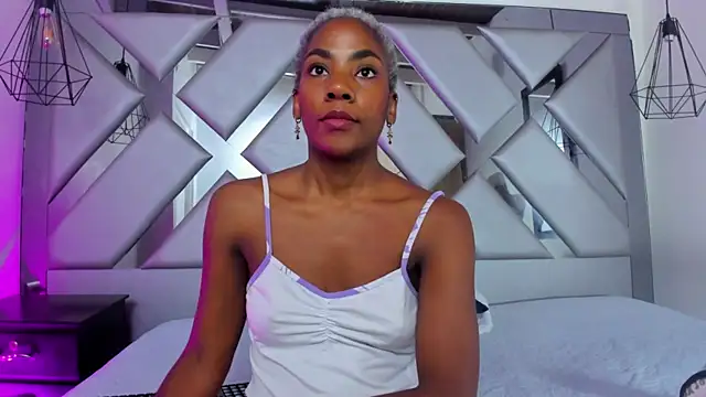 Snapshot of Lorenn_Hill chatting on 25, 10, 2025 Lorenn Hill online show from 25, 10, 2025