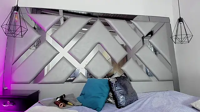 Snapshot of Lorenn_Hill chatting on 11, 11, 2025 Lorenn Hill online show from 11, 11, 2025