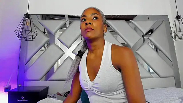 Snapshot of Lorenn_Hill chatting on 14, 11, 2025 Lorenn Hill online show from 14, 11, 2025