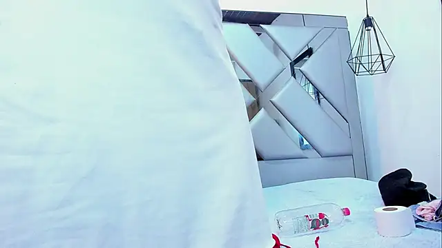 Snapshot of Lorenn_Hill chatting on 20, 11, 2025 Lorenn Hill online show from 20, 11, 2025