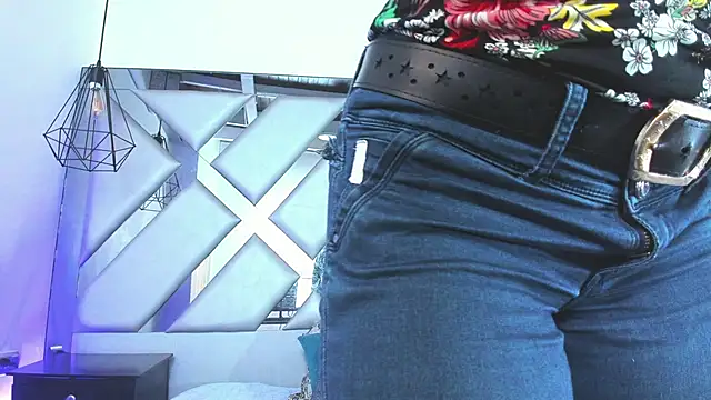 Snapshot of Lorenn_Hill chatting on 22, 11, 2025 Lorenn Hill online show from 22, 11, 2025