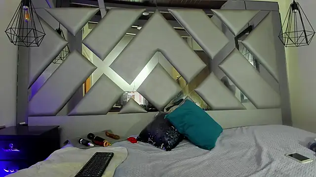 Snapshot of Lorenn_Hill chatting on 4, 12, 2025 Lorenn Hill online show from 4, 12, 2025