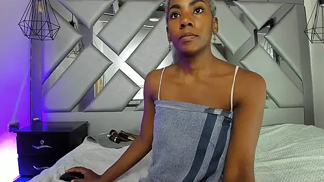 Snapshot of Lorenn_Hill chatting on 15, 12, 2025 Lorenn Hill online show from 15, 12, 2025