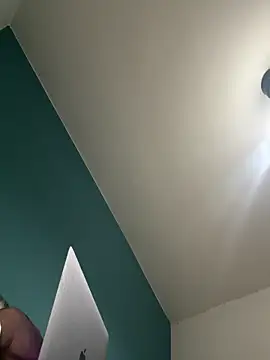 Snapshot of radeczek001 chatting on 17, 12, 2025 radeczek001 online show from 17, 12, 2025