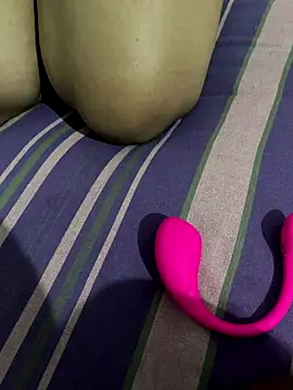 Snapshot of Slllll_Couple00 chatting on 23, 9, 2025 Slllll Couple00 online show from 23, 9, 2025