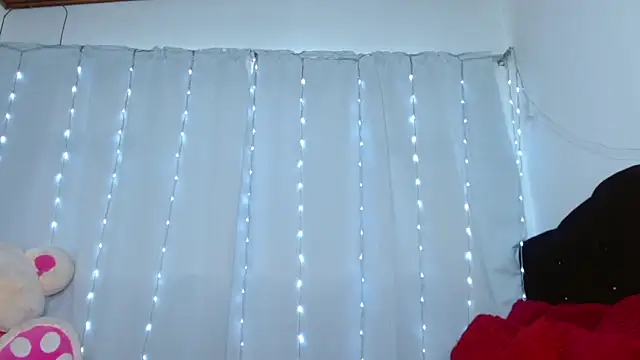 Snapshot of Charlothe_Wright chatting on 17, 4, 2026 Charlothe Wright online show from 17, 4, 2026