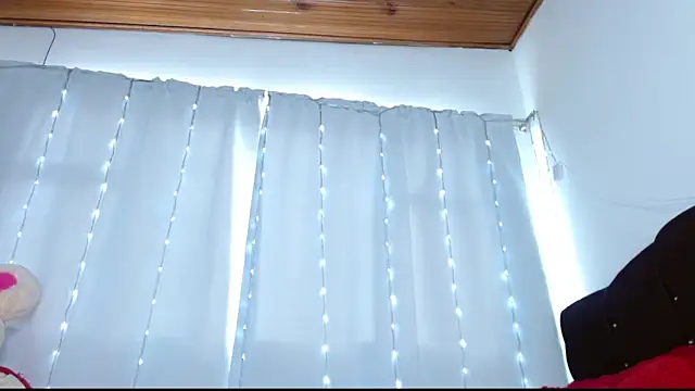 Snapshot of Charlothe_Wright chatting on 26, 4, 2026 Charlothe Wright online show from 26, 4, 2026