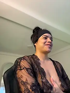 JuanitaMore01 online show from 17, 5, 2026