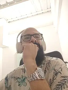 Snapshot of FranccoJ chatting on 6, 11, 2025 FranccoJ online show from 6, 11, 2025