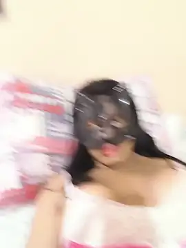 Snapshot of DuCreu chatting on 12, 10, 2025 DuCreu online show from 12, 10, 2025