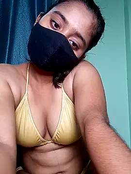 Snapshot of shrutee12 chatting on 24, 4, 2026 shrutee12 online show from 24, 4, 2026