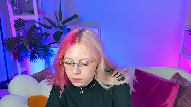 Snapshot of SakuraBliss chatting on 2, 10, 2025 SakuraBliss online show from 2, 10, 2025