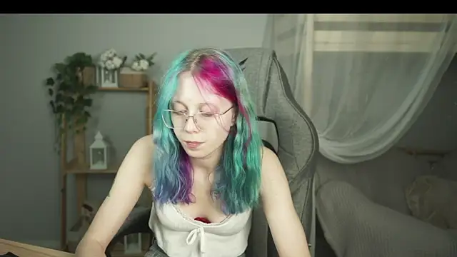 Snapshot of SakuraBliss chatting on 10, 11, 2025 SakuraBliss online show from 10, 11, 2025