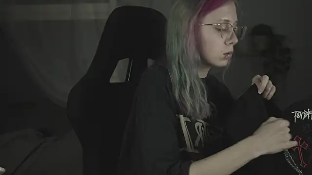 Snapshot of SakuraBliss chatting on 24, 11, 2025 SakuraBliss online show from 24, 11, 2025