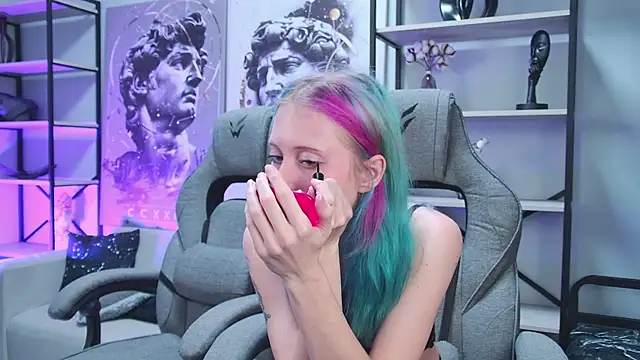 Snapshot of SakuraBliss chatting on 5, 12, 2025 SakuraBliss online show from 5, 12, 2025