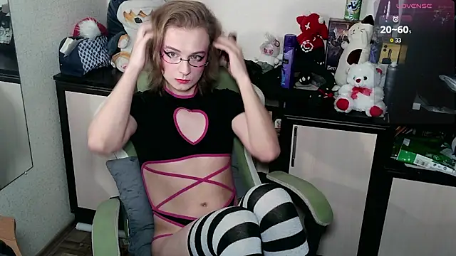 Snapshot of LeoGuessMe chatting on 12, 4, 2026 LeoGuessMe online show from 12, 4, 2026