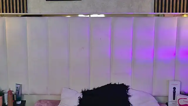 ChloeJoness  online show from 21, 11, 2025