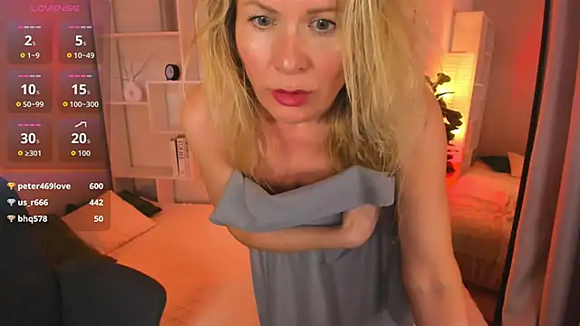 Snapshot of Julia_Giulia chatting on 4, 5, 2026 Julia Giulia online show from 4, 5, 2026