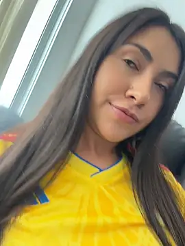Snapshot of miel_latina chatting on 21, 6, 2026 miel latina online show from 21, 6, 2026