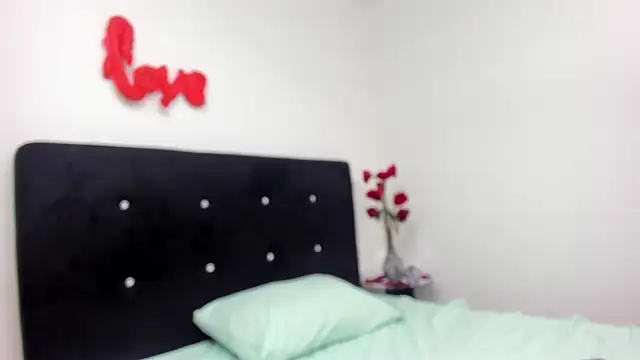 RoxanaBorns  online show from 15, 2, 2026