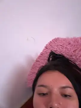 Snapshot of RoxanaBorns_ chatting on 10, 4, 2026 RoxanaBorns online show from 10, 4, 2026