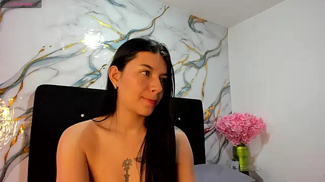 RoxanaBorns  online show from 30, 6, 2026
