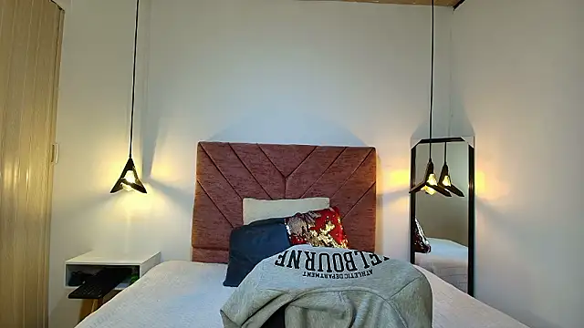 Hanna Lee   online show from 24, 2, 2026