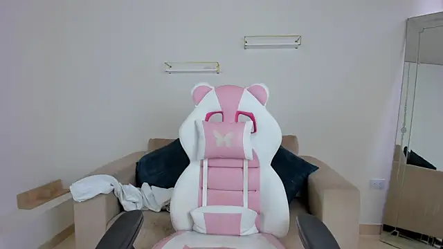 april smiith online show from 14, 11, 2025