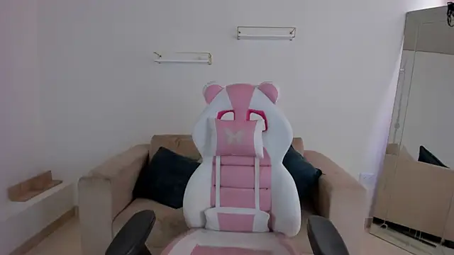 april smiith online show from 1, 12, 2025