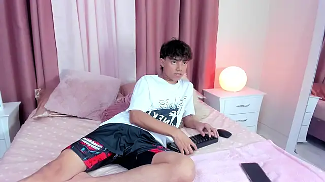 Snapshot of Honeymoon_sariel chatting on 27, 10, 2025 Honeymoon sariel online show from 27, 10, 2025