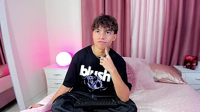 Snapshot of Honeymoon_sariel chatting on 13, 11, 2025 Honeymoon sariel online show from 13, 11, 2025