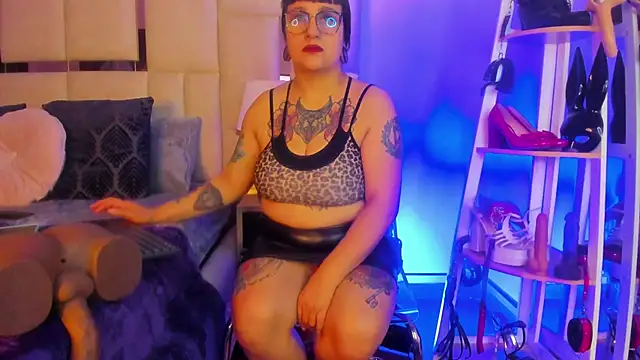 Violett Novoa online show from 17, 11, 2025