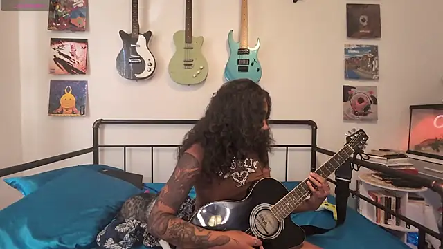 Snapshot of onlystrings chatting on 1, 4, 2026 onlystrings online show from 1, 4, 2026