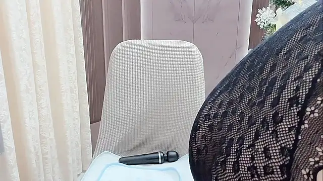 Snapshot of Shenlly chatting on 14, 12, 2025 Shenlly online show from 14, 12, 2025