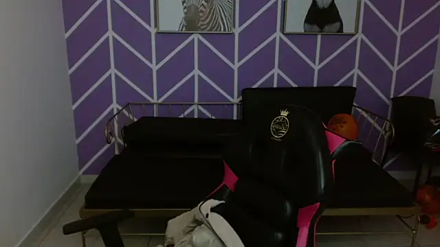 Adhara Kitten online show from 12, 11, 2025